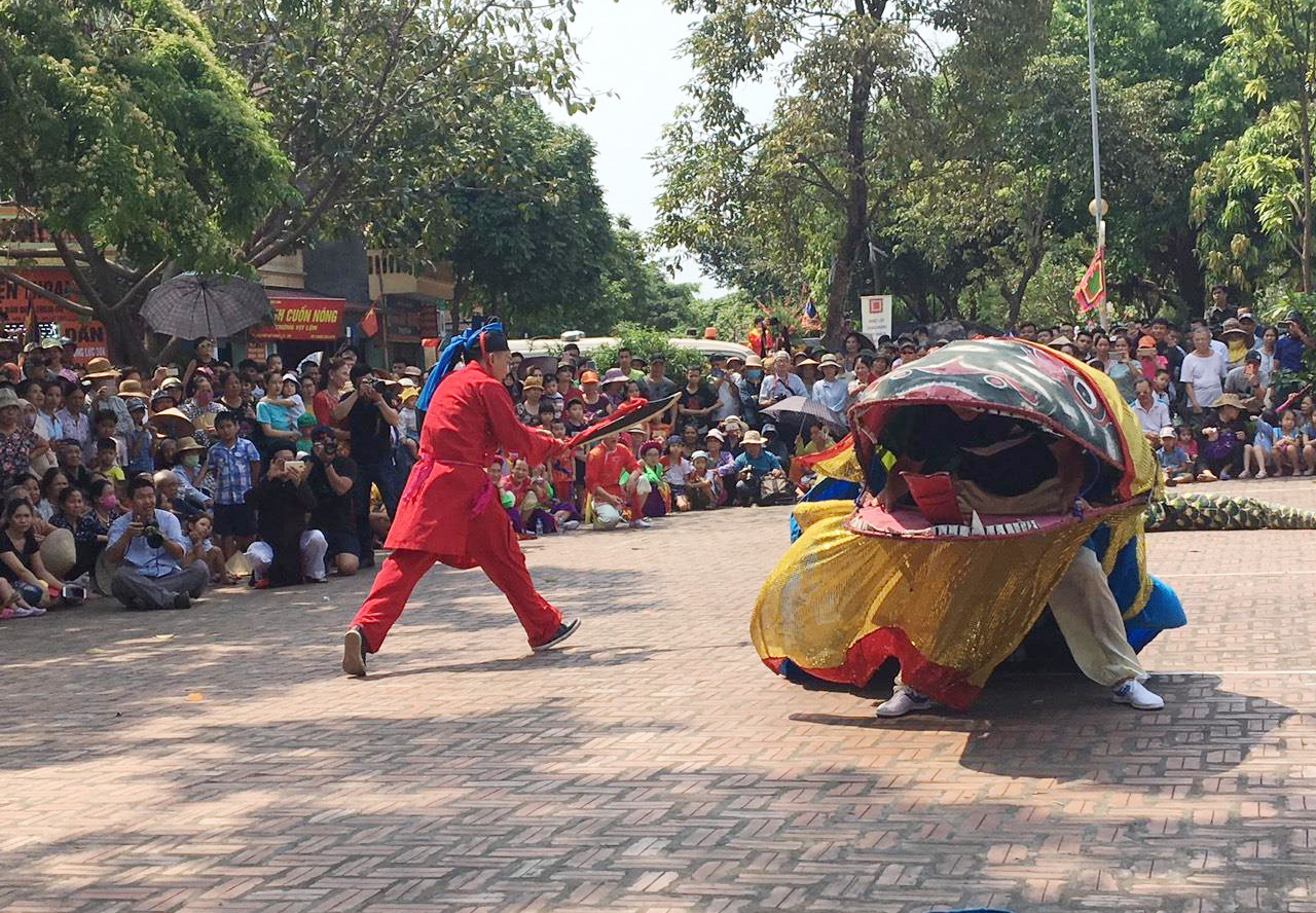 Tưng bừng Lễ hội làng Lệ Mật 