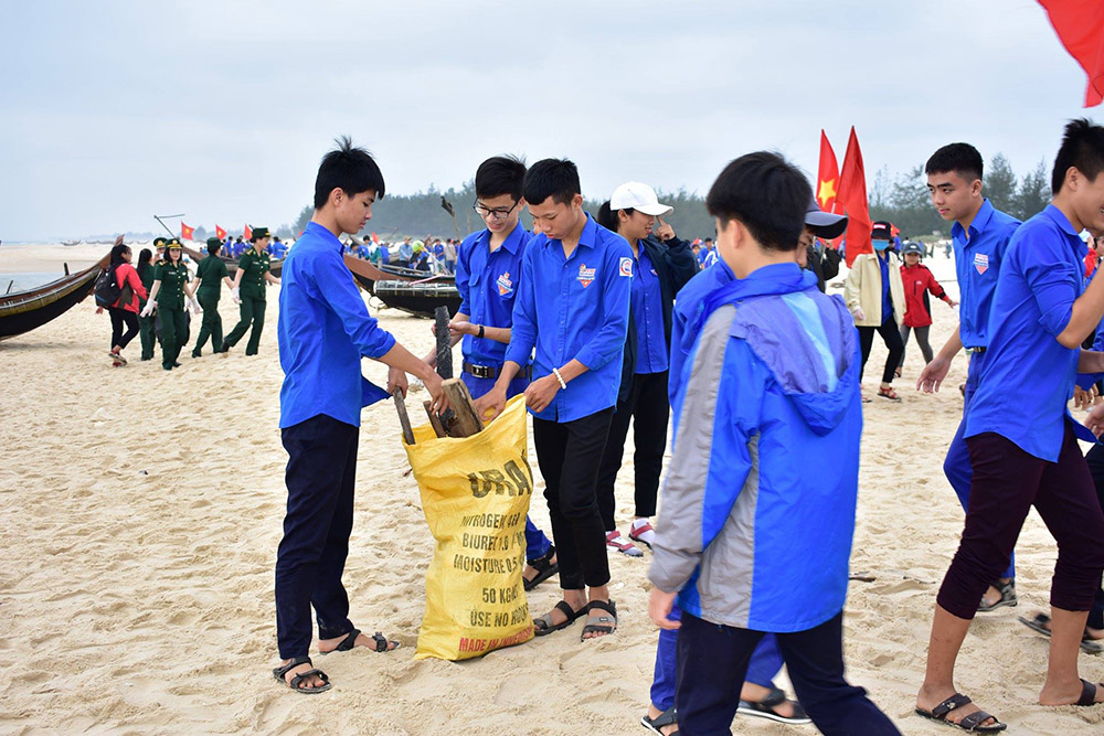 Bộ đội Biên phòng tỉnh Quảng Trị ra quân làm sạch biển
