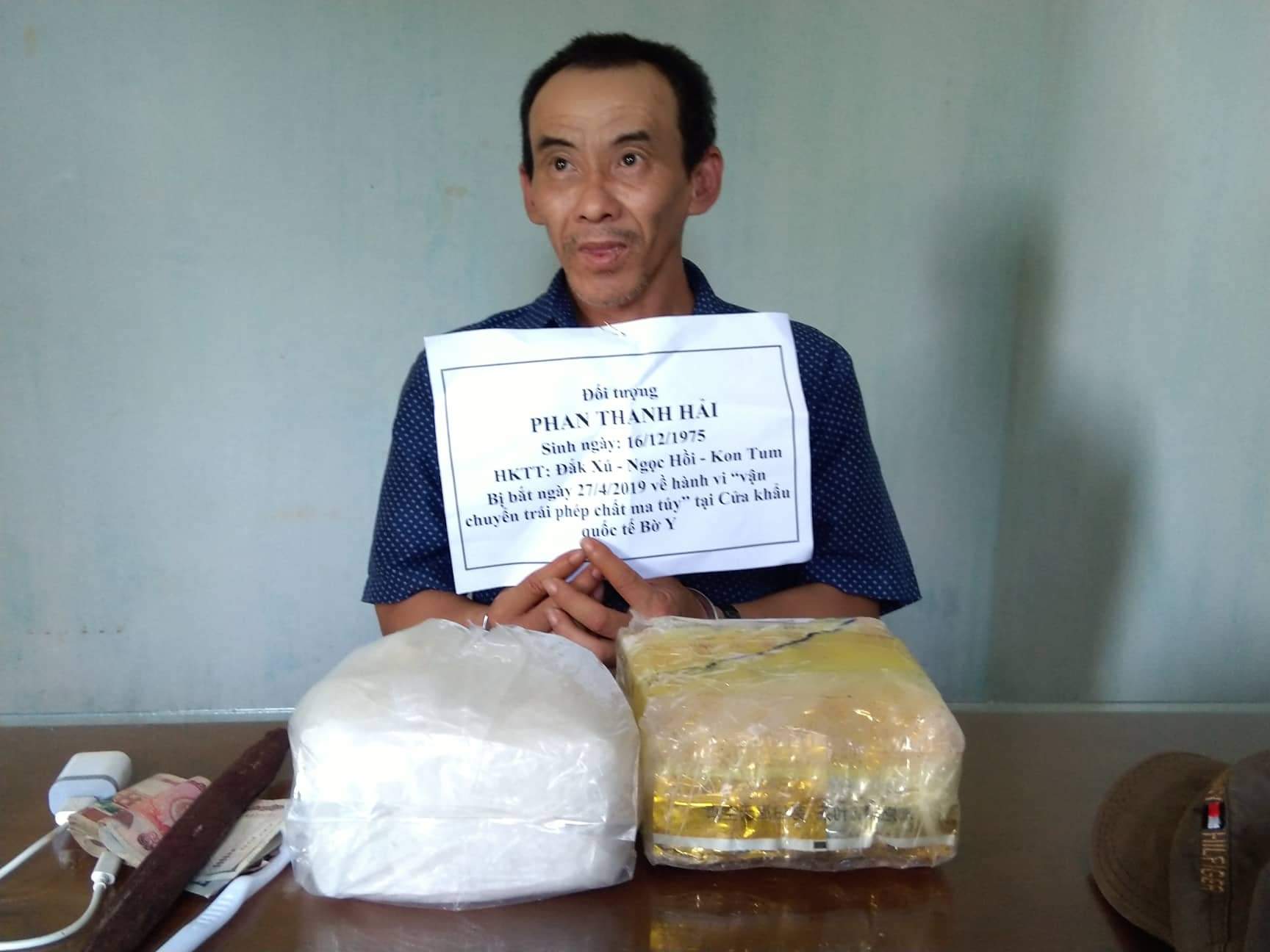 Bắt đối tượng vận chuyển 2 kg ma túy đá từ Lào về Việt Nam