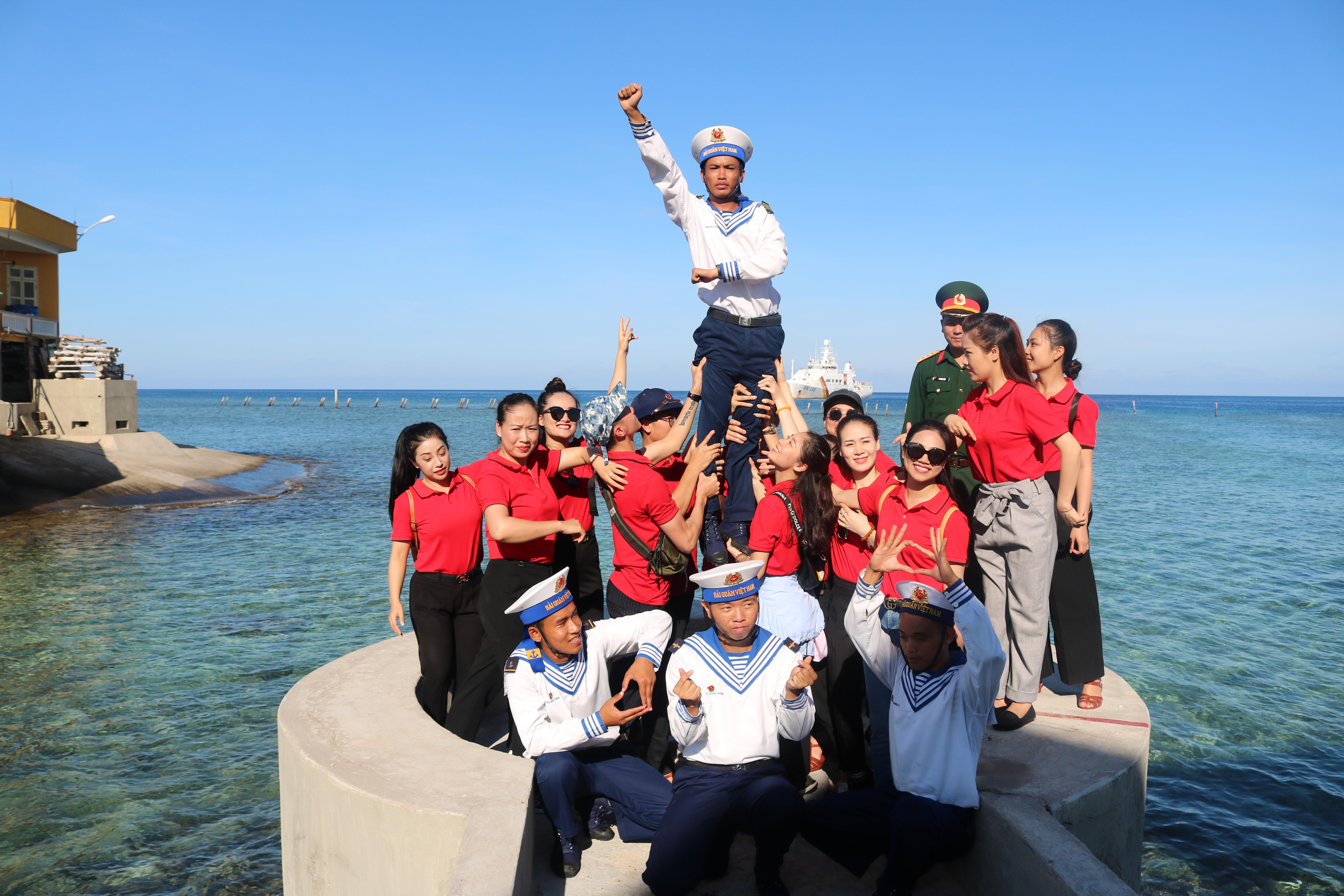 Sợi chỉ hồng kết nối...