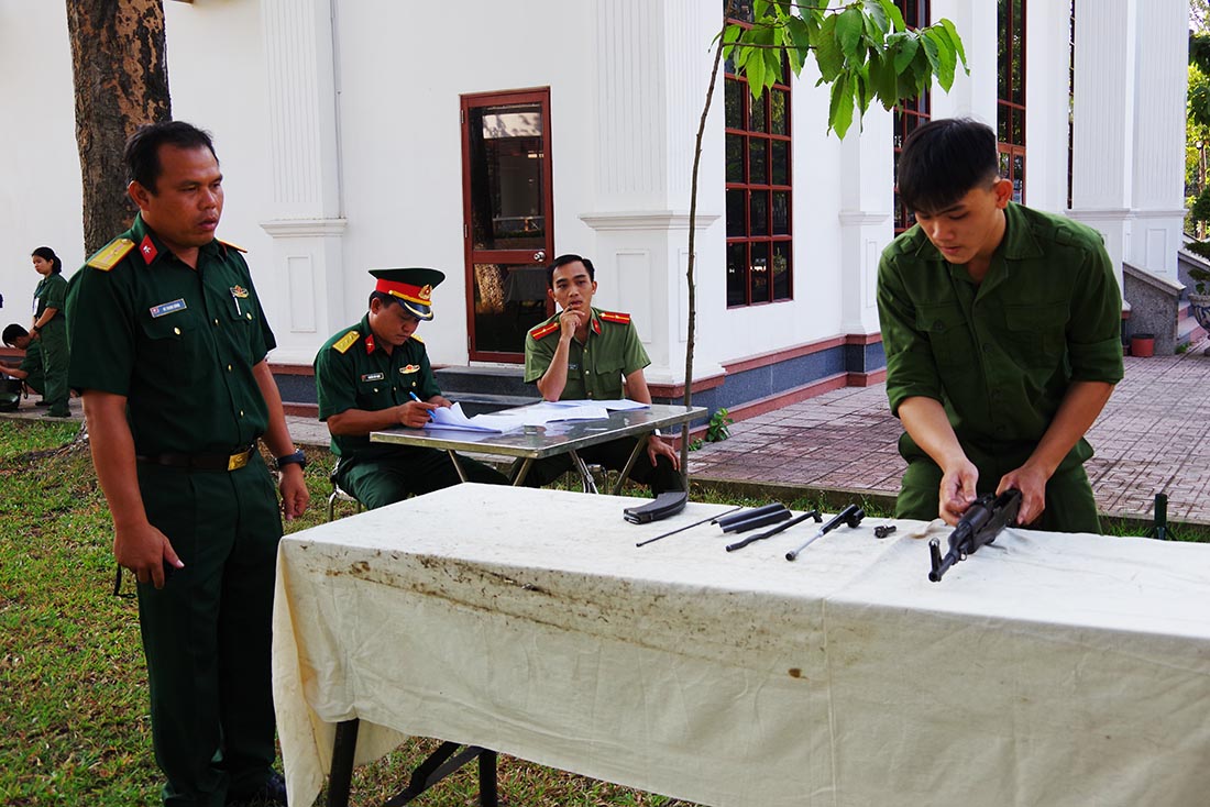 Bồi đắp lý tưởng, nâng cao kiến thức quốc phòng cho học sinh