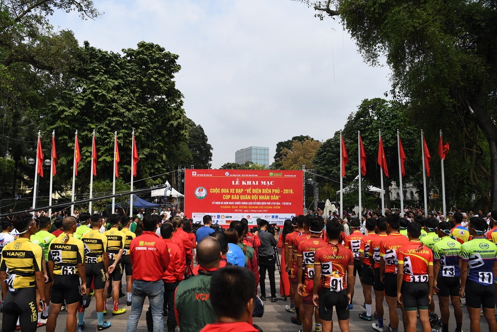 Quang cảnh lễ khai mạc.