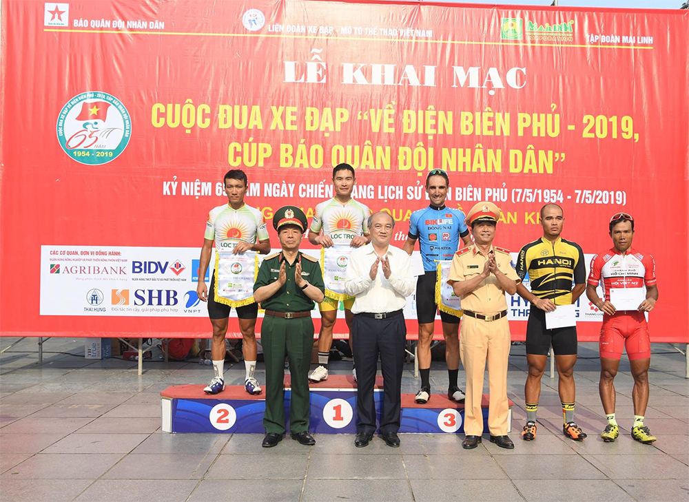 Quàng Văn Cường đoạt áo vàng chặng 1 Cuộc đua xe đạp 