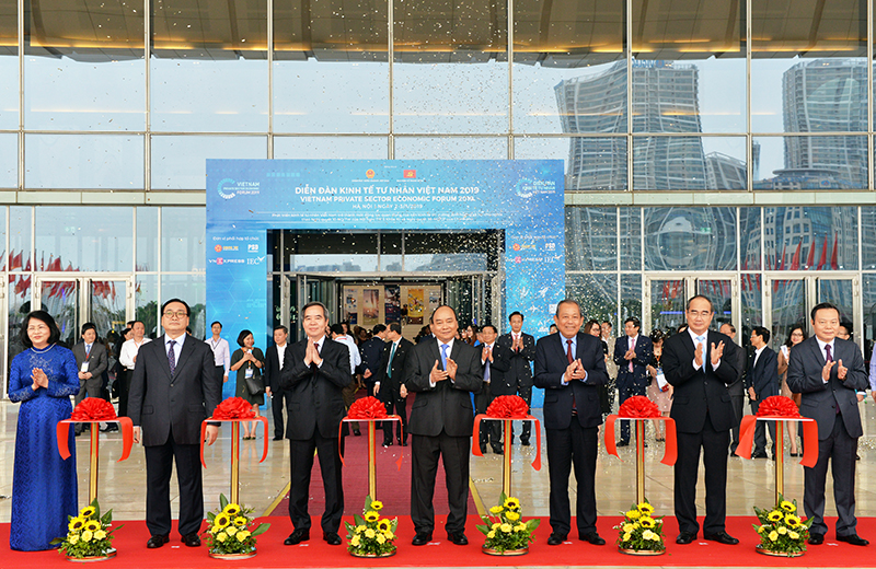 Thủ tướng đối thoại với cộng đồng kinh tế tư nhân