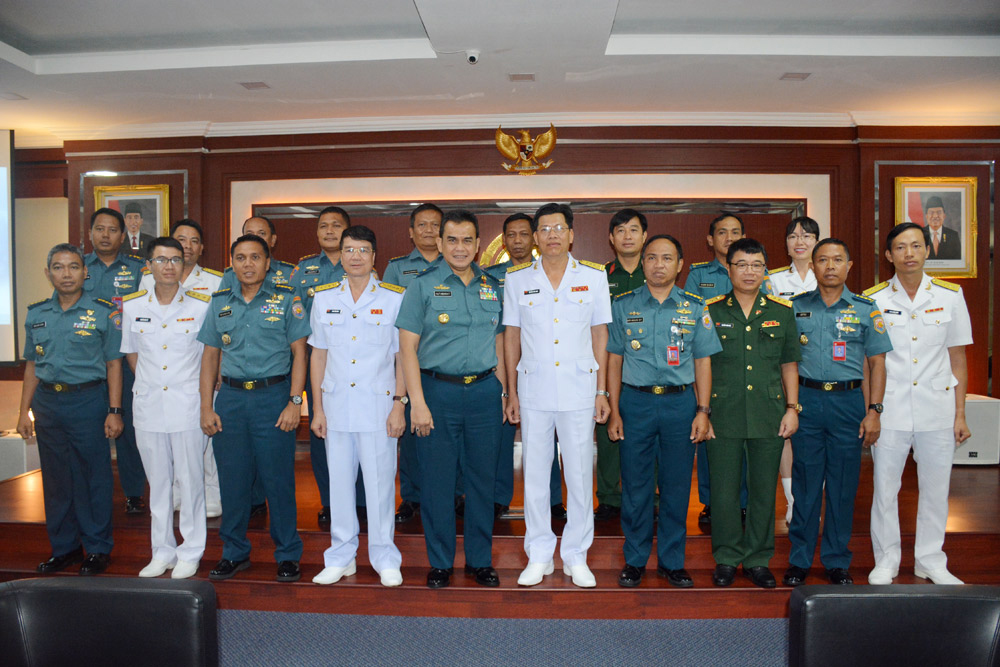 Chào xã giao lãnh đạo thành phố Jakarta và thăm các đơn vị Hải quân Indonesia