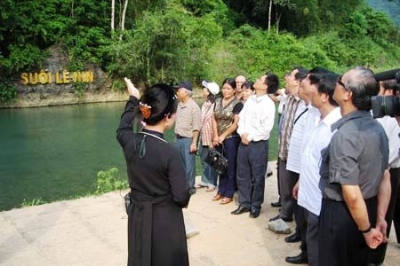 TĂNG SỨC HÚT CHO DU LỊCH VỀ NGUỒN 