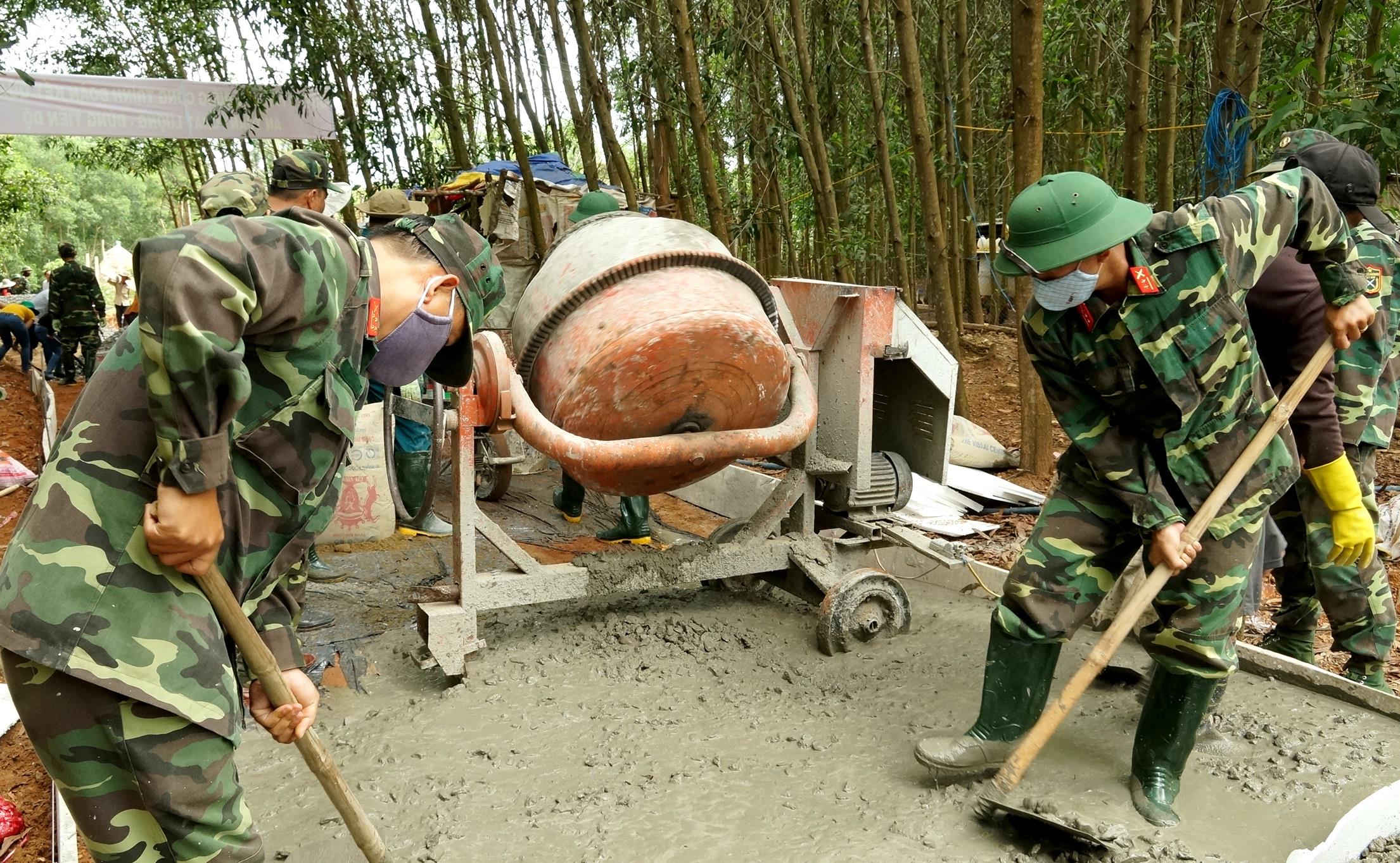 Hướng về vùng gian khó, xây dựng “thế trận lòng dân” vững chắc