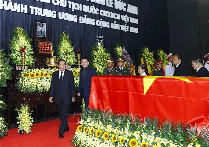 Thủ tướng Vương quốc Campuchia Samdech Techo Hun Sen và bạn bè quốc tế viếng nguyên Chủ tịch nước, Đại tướng Lê Đức Anh