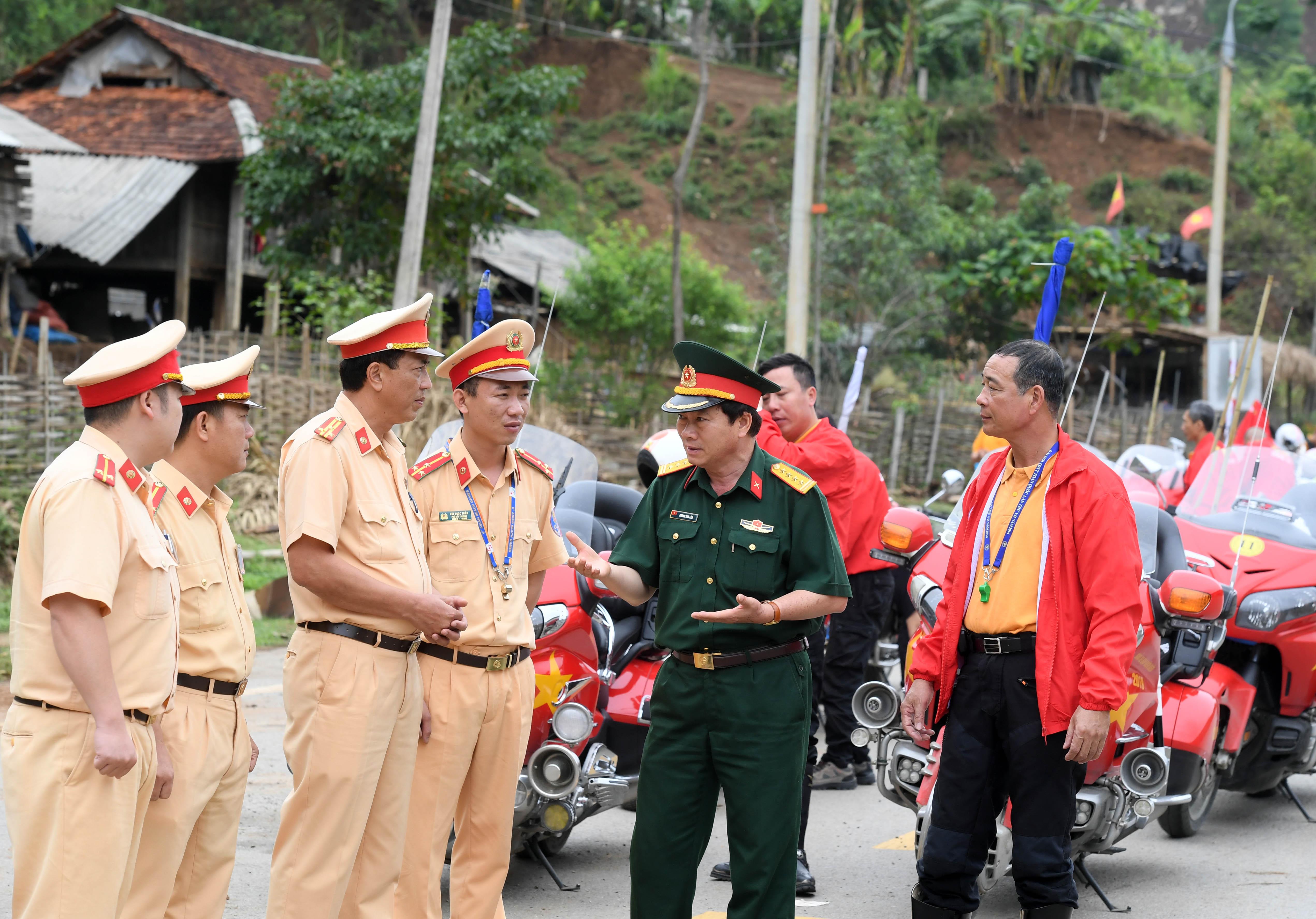 Những người luôn về đích... sớm