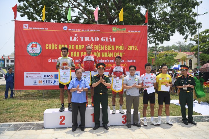 Chặng đua thứ 3, Sơn La - Điện Biên: Áo vàng đổi chủ