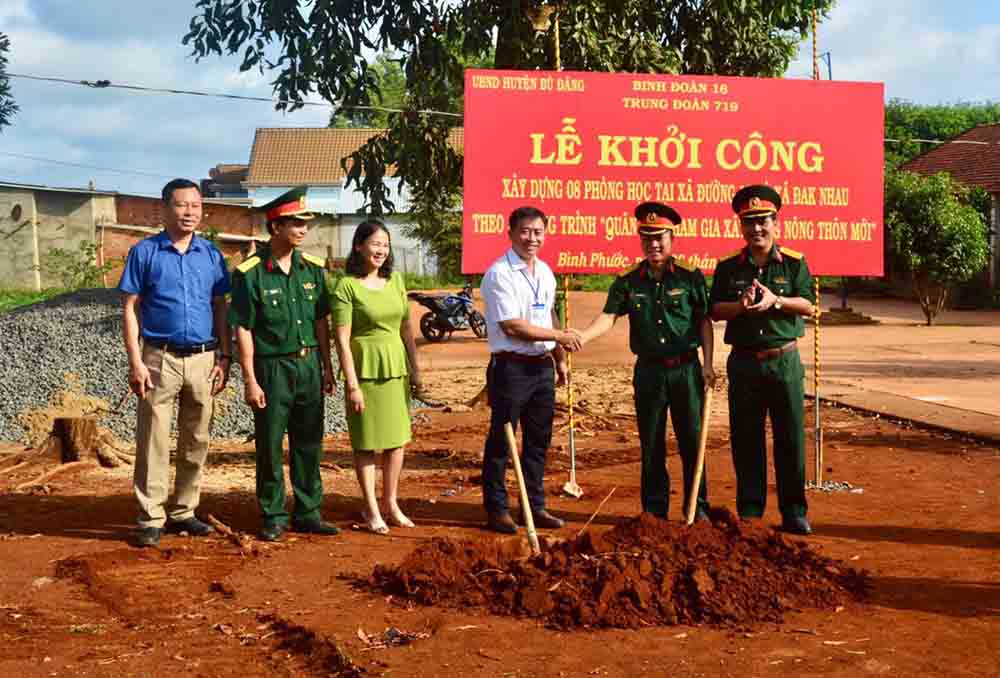 Trung đoàn 719 khởi công xây dựng phòng học cho học sinh huyện Bù Đăng