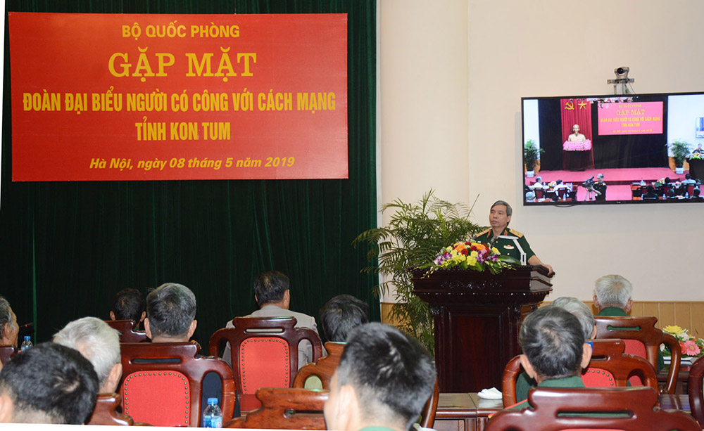 Bộ Quốc phòng gặp mặt Đoàn đại biểu người có công tỉnh Kon Tum
