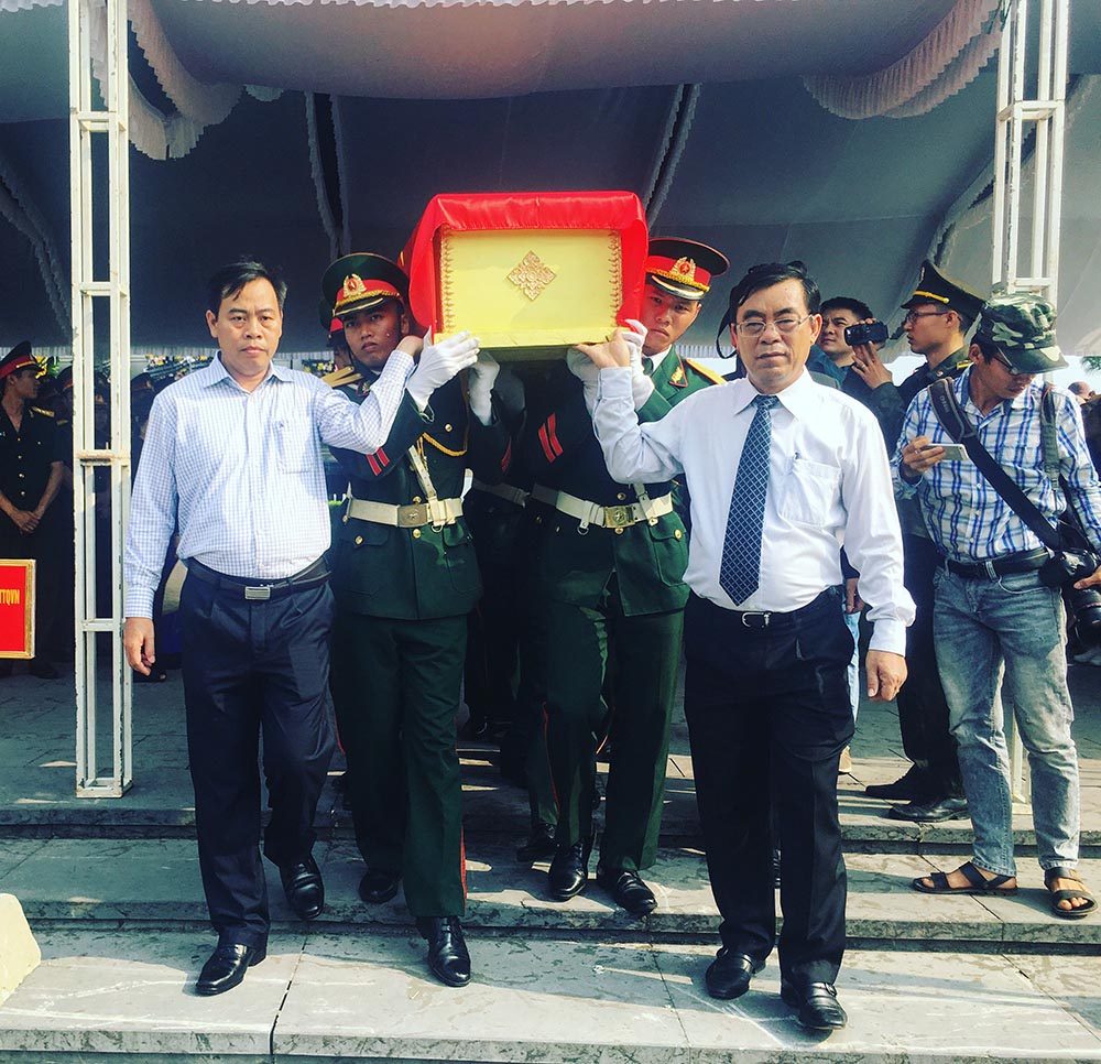 Lễ truy điệu và an táng hài cốt liệt sĩ quân tình nguyện, chuyên gia Việt Nam hy sinh tại Lào

