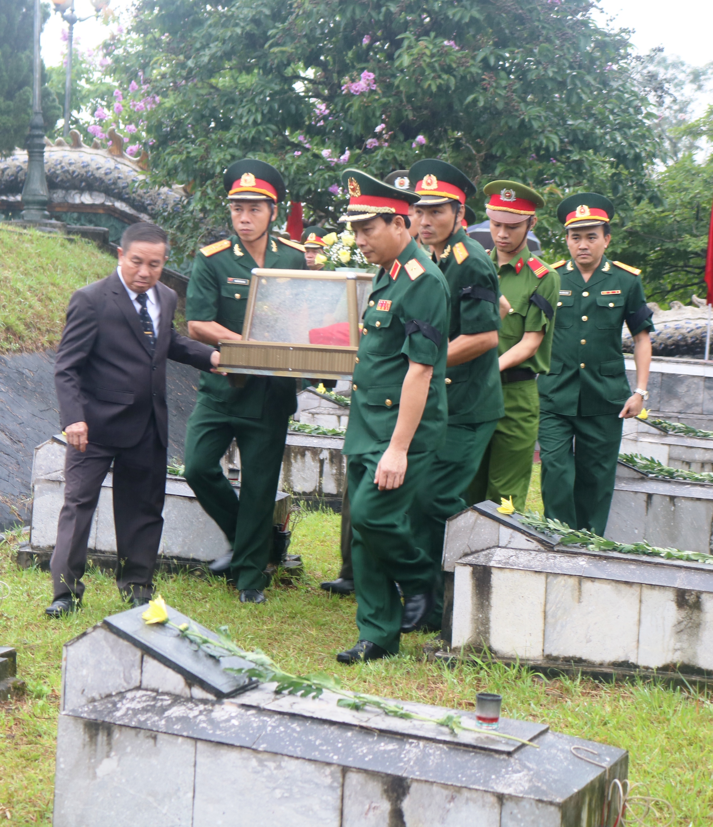 Hà Tĩnh tổ chức đón nhận, an táng 7 hài cốt liệt sĩ hy sinh trên đất bạn Lào


