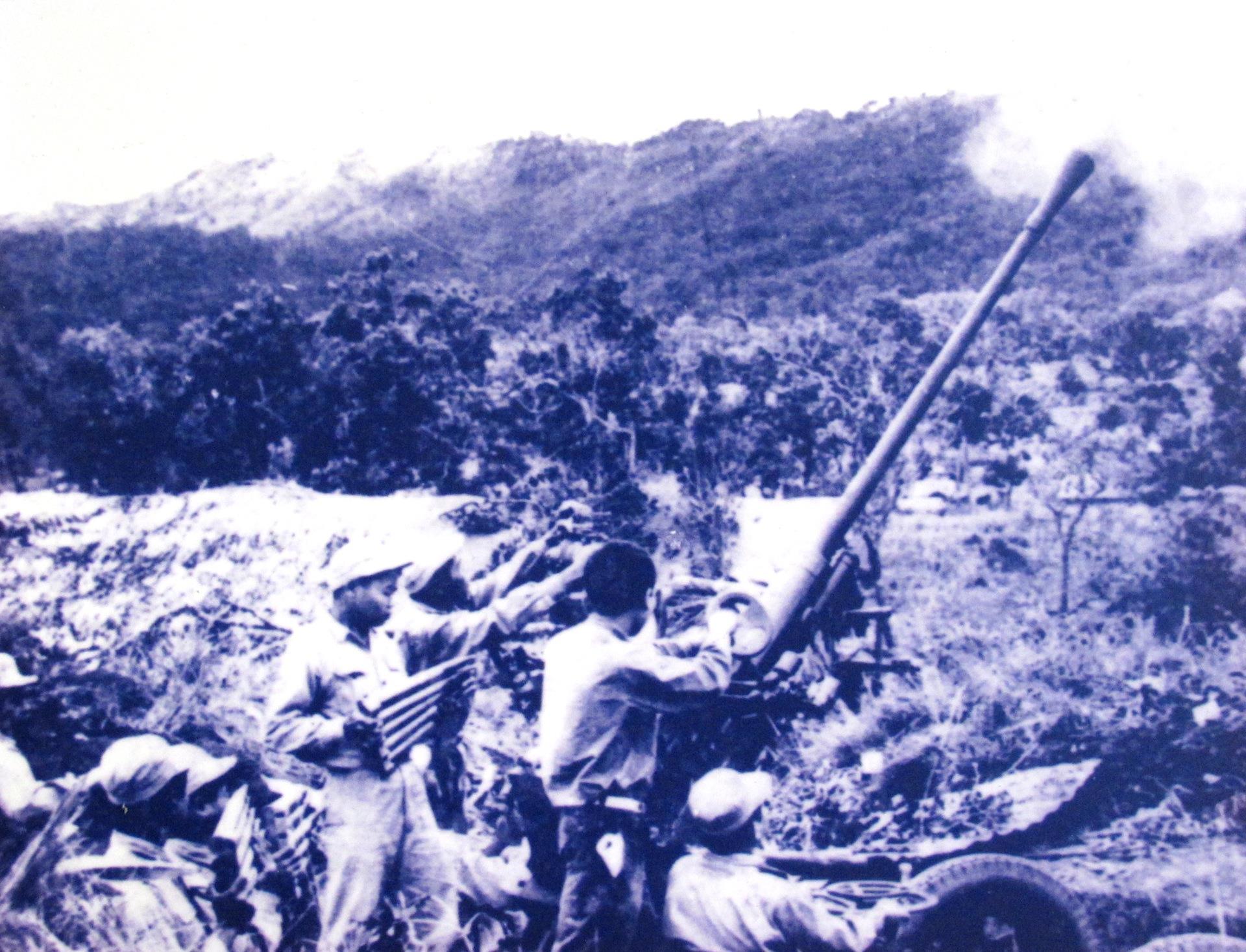 Kết hợp phòng không bảo vệ trọng điểm và cơ động trên tuyến đường Trường Sơn

