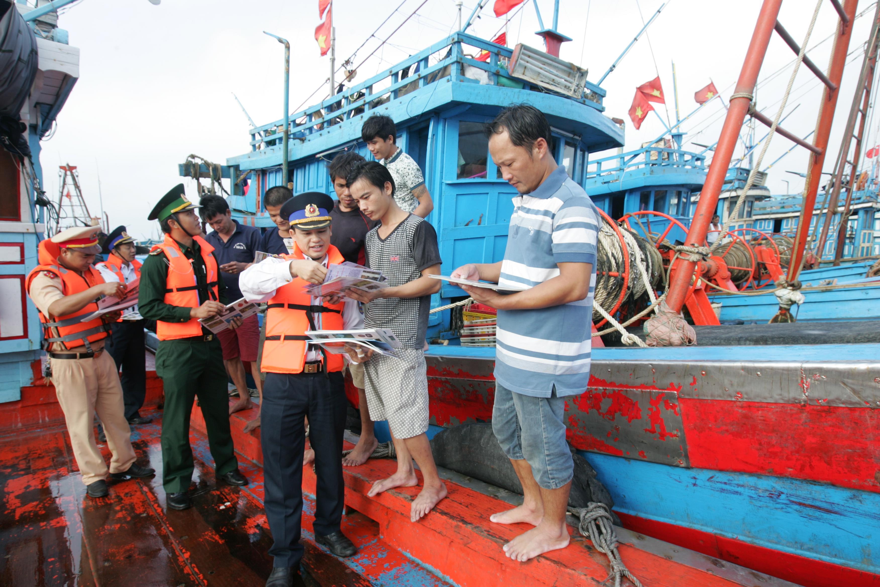 Gần dân, giúp dân chấp hành tốt pháp luật