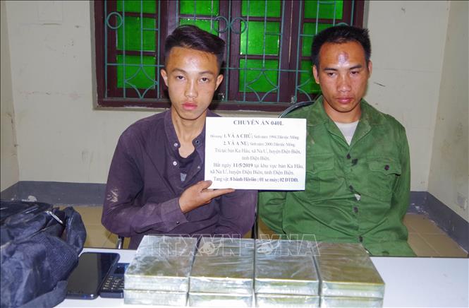 Bắt quả tang hai đối tượng vận chuyển 8 bánh heroin
