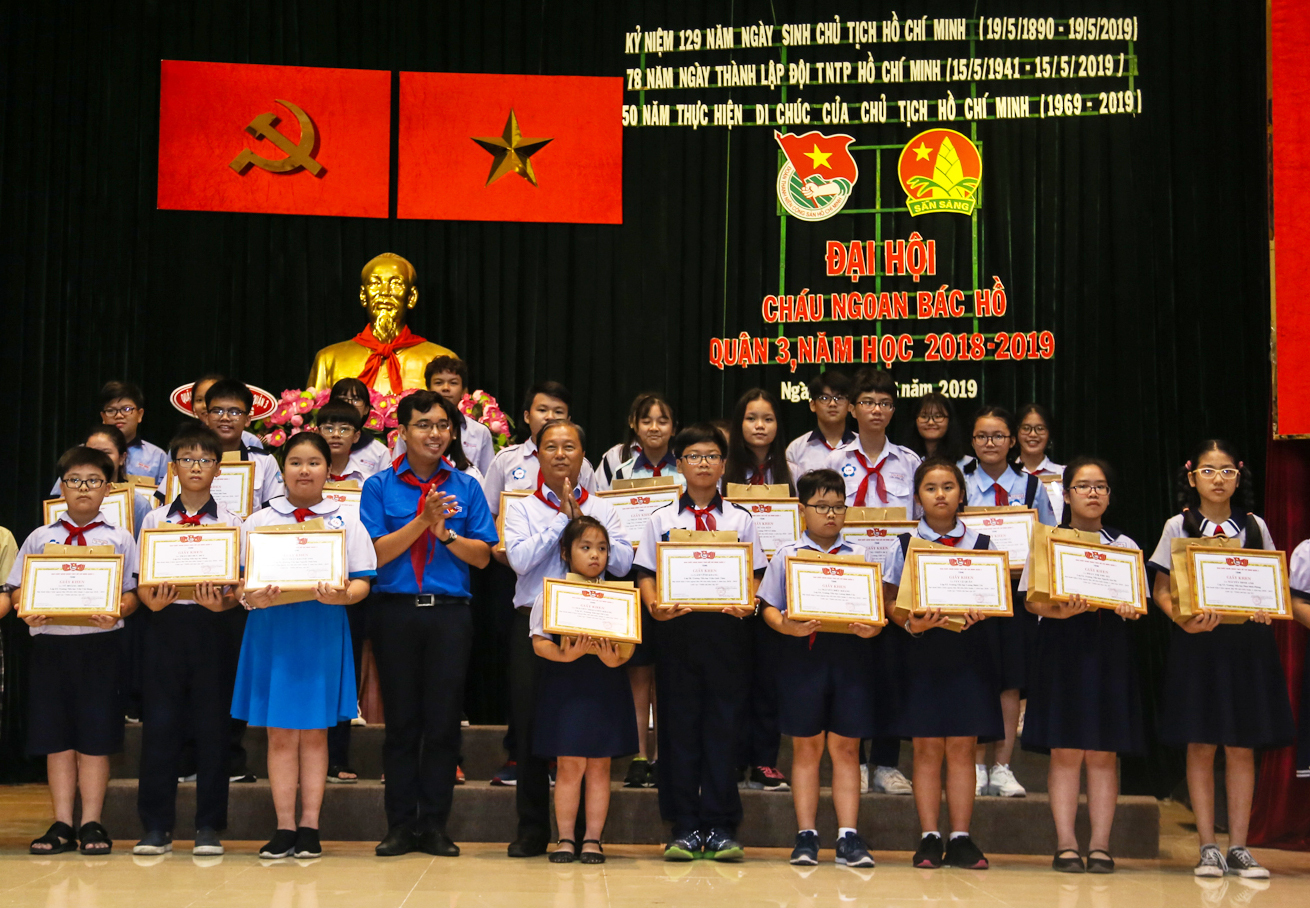 Tuyên dương 164 gương Cháu ngoan Bác Hồ tiêu biểu