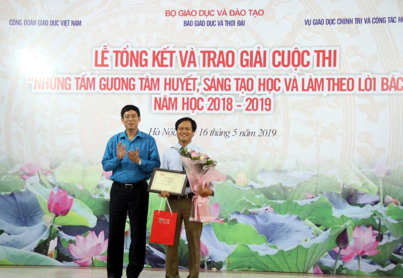 11 tác phẩm nhận giải “Những tấm gương tâm huyết, sáng tạo học và làm theo lời Bác”

