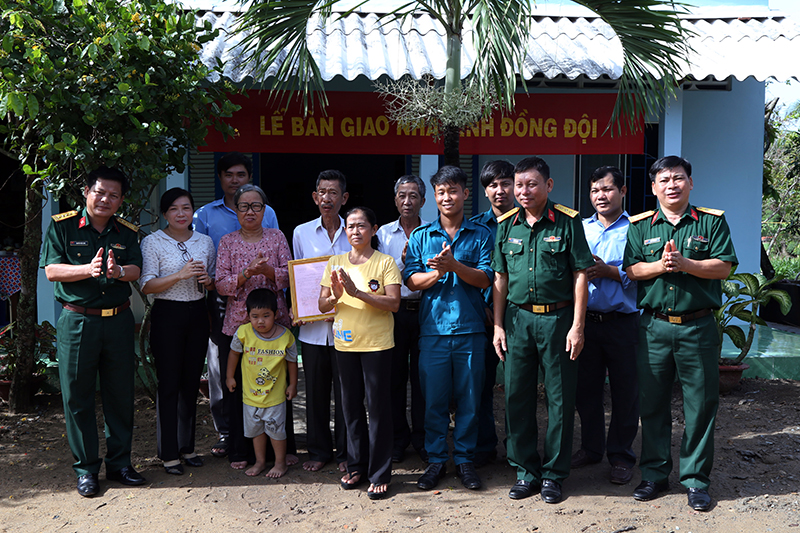 Quân đoàn 4 tặng nhà “Tình đồng đội” cho thương binh tại Tiền Giang

