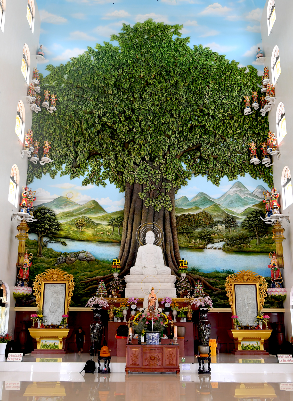 Quần thể chùa Vạn Linh có kiến trúc đẹp và những tác phẩm có giá trị nghệ thuật, thẩm mĩ cao.