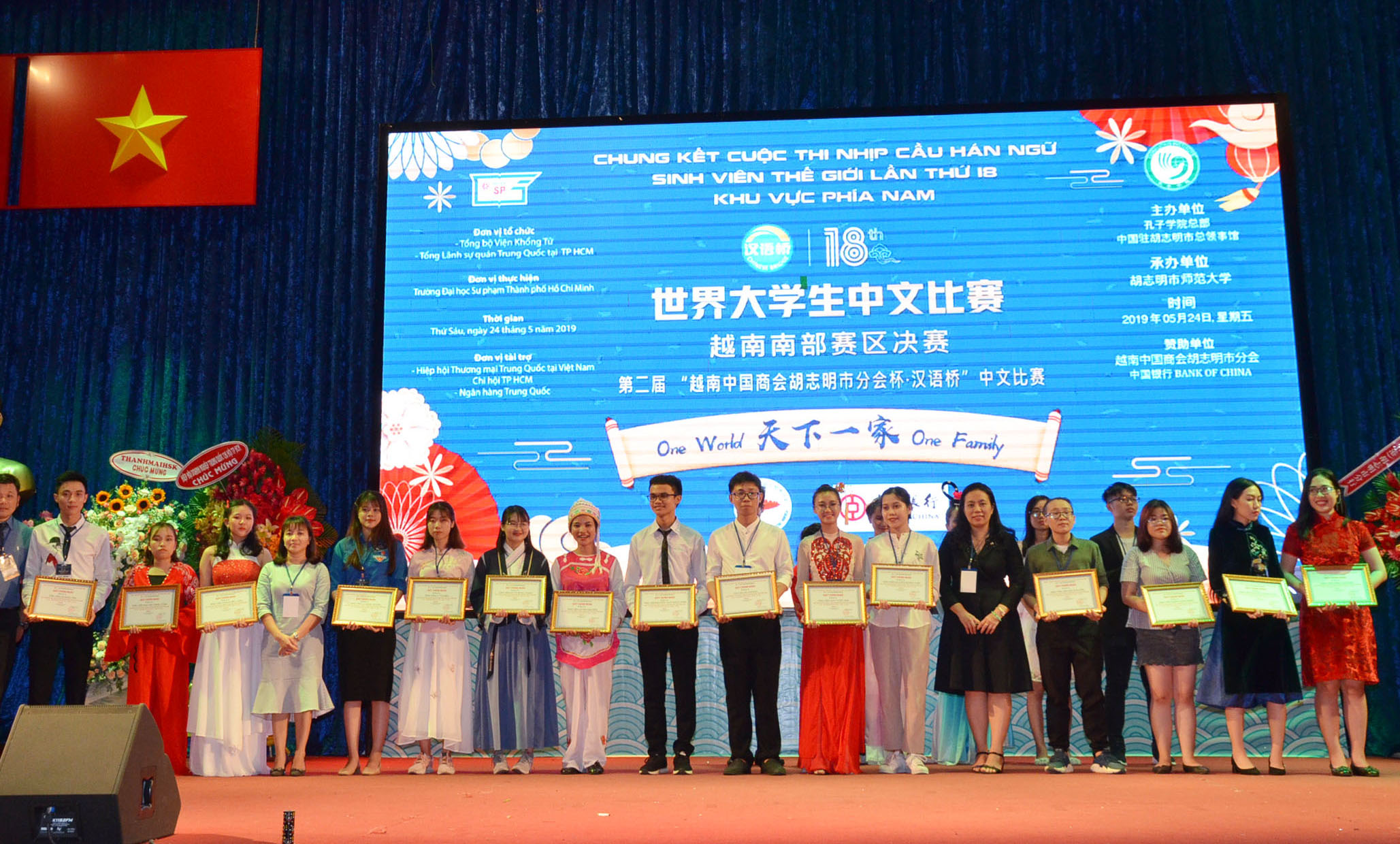 Thí sinh Trần Trấn Dung đoạt giải nhất cuộc thi Nhịp cầu Hán ngữ khu vực phía Nam năm 2019