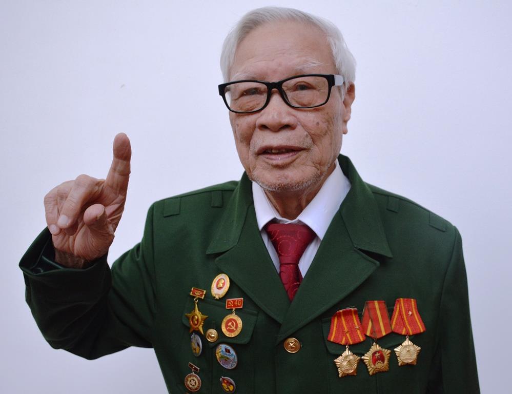  Những ngày cứu chữa thương binh trong đường hầm

