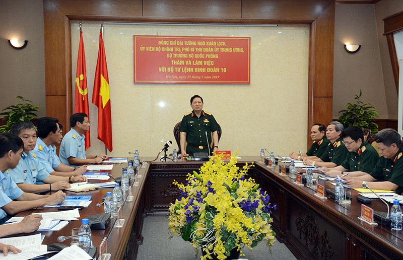 Đại tướng Ngô Xuân Lịch thăm và làm việc tại Bộ tư lệnh Binh Đoàn 18


