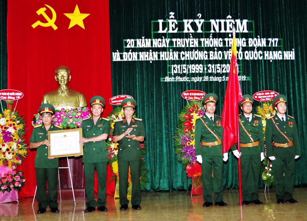 Trung đoàn 717 đón nhận Huân chương Bảo vệ Tổ quốc hạng Nhì