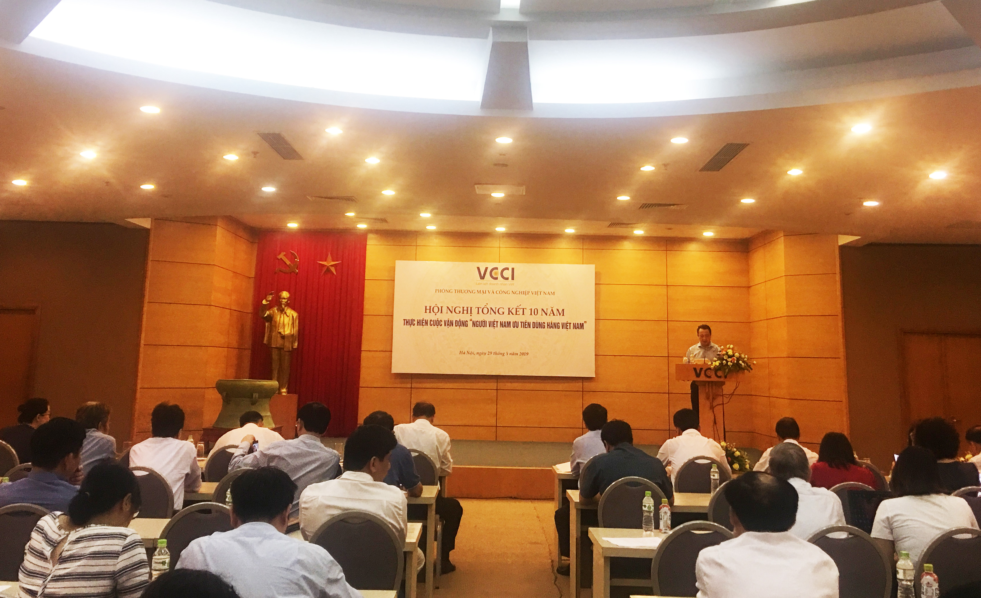 Tiếp tục đẩy mạnh Cuộc vận động “Người Việt Nam ưu tiên dùng hàng Việt Nam”