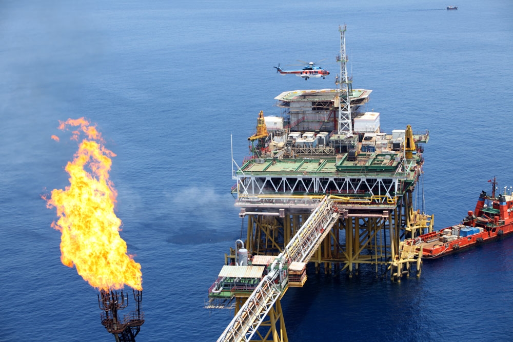 30 năm qua, bay phục vụ thăm dò và khai thác dầu khí luôn là loại hình bay dịch vụ chủ yếu, quan trọng của Binh đoàn 18.