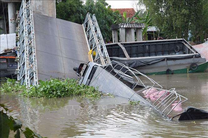 Đồng Tháp: Cầu Tân Nghĩa bị sập