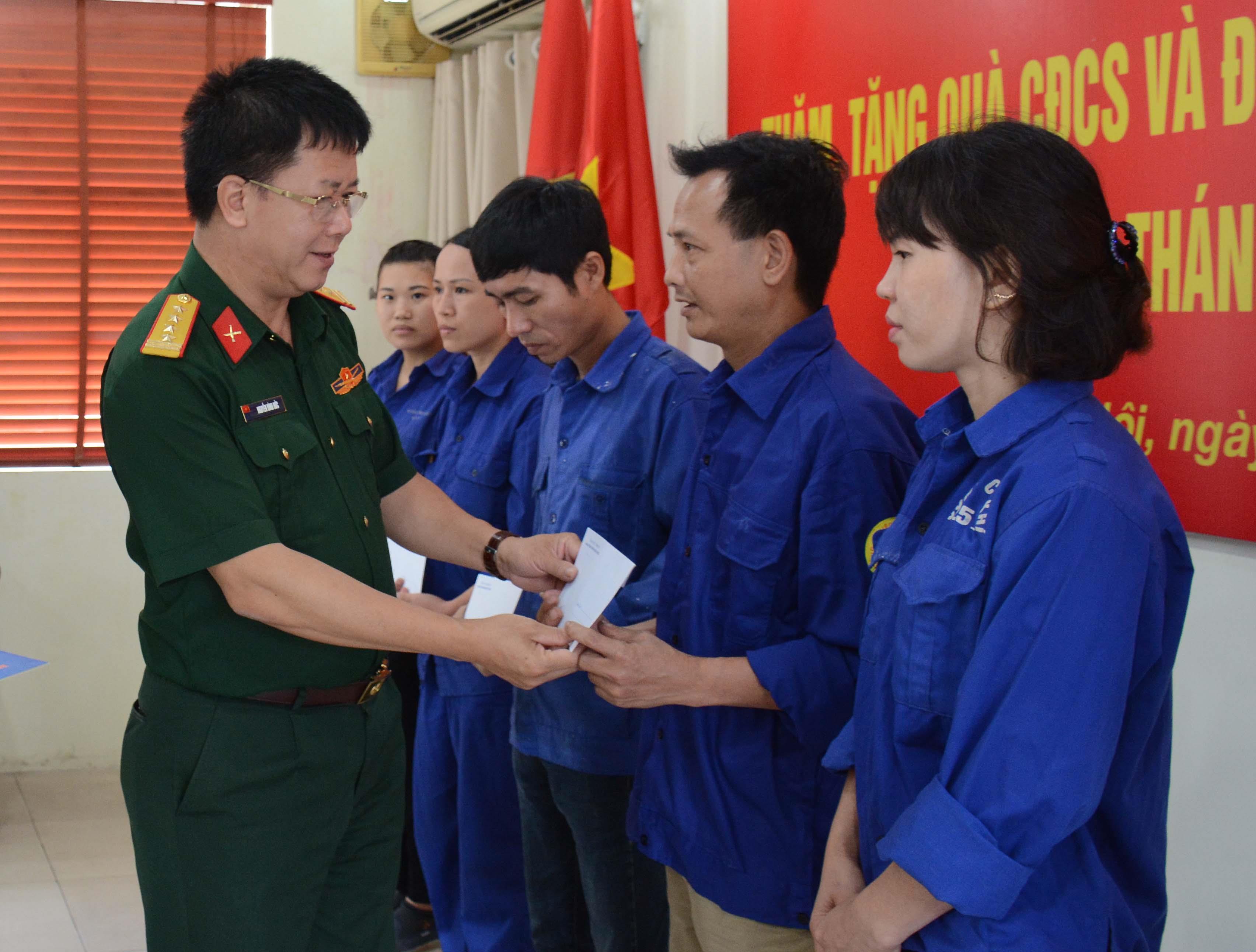 Quan tâm, đồng hành cùng người lao động