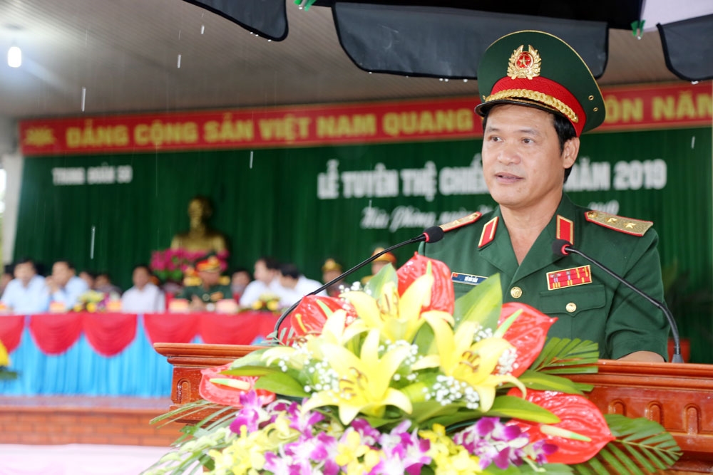 Trung tướng Vũ Hải Sản, Ủy viên Trung ương Đảng, Tư lệnh Quân khu 3 phát biểu tại Lễ tuyên thệ chiến sĩ mới Trung đoàn 50, Bộ CHQS thành phố Hải Phòng.