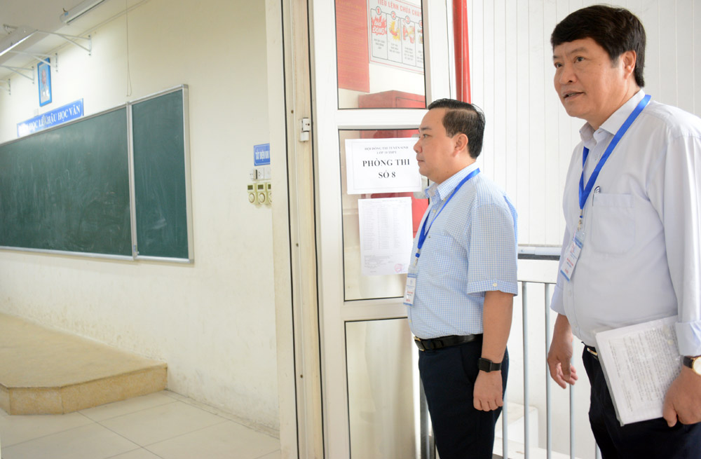 Giám đốc Sở Giáo dục và Đào tạo Hà Nội kiểm tra công tác tổ chức thi vào lớp 10