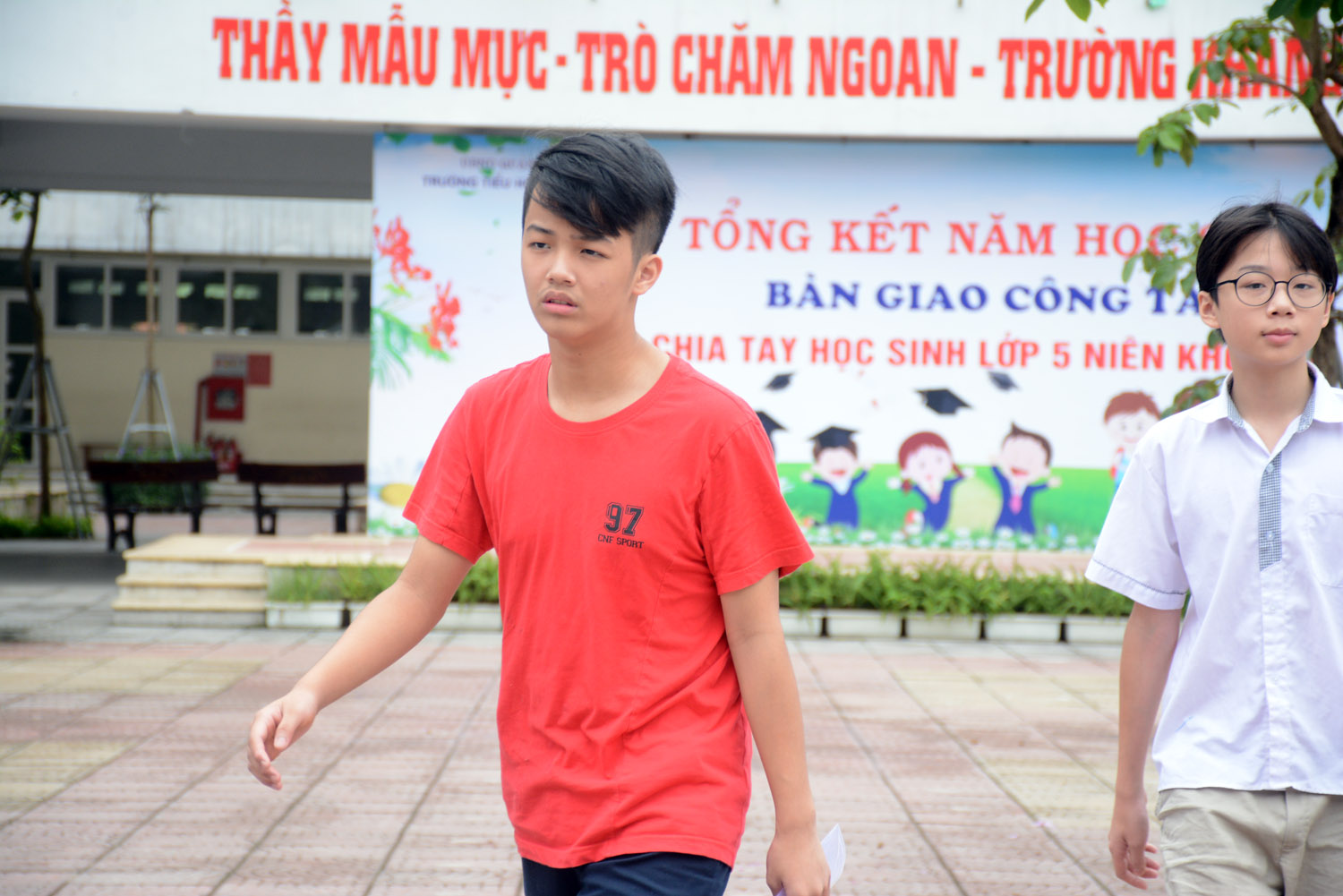 Nhiều thí sinh rời phòng thi không hoàn thành hết bài thi Toán