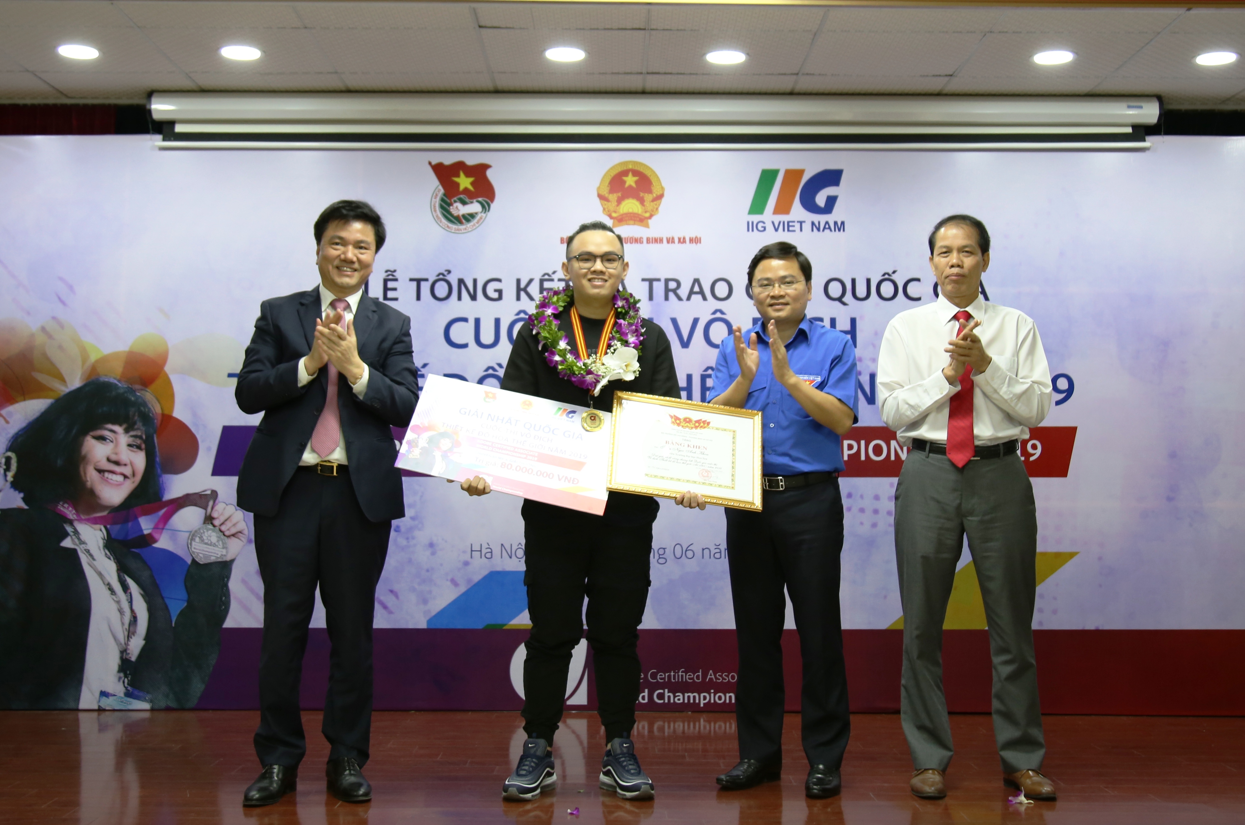 Trần Ngọc Anh Khoa giành giải Nhất Cuộc thi vô địch thiết kế đồ họa thế giới 2019

