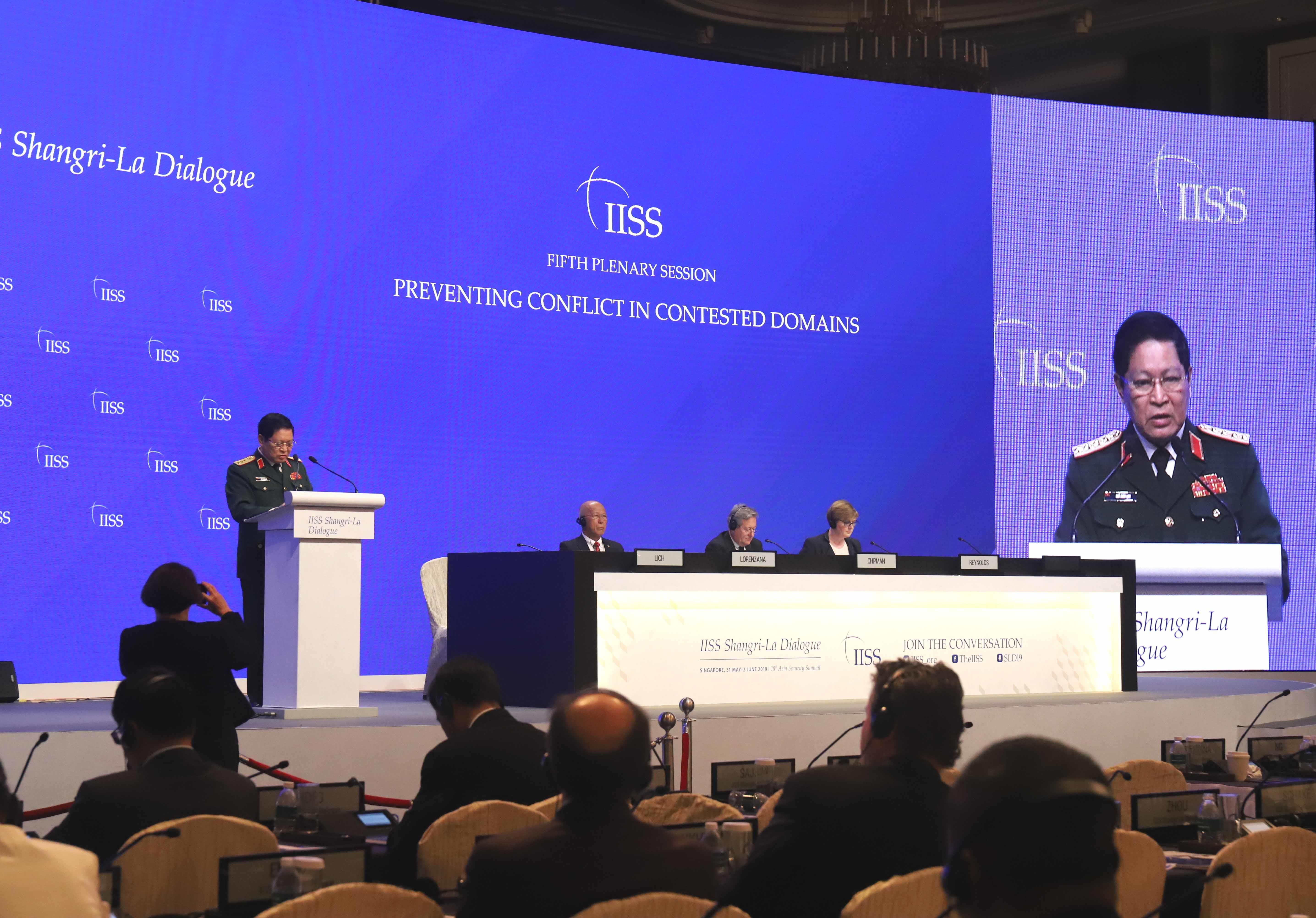 Một số hình ảnh hoạt động của Đại tướng Ngô Xuân Lịch trong chuyến tham dự Đối thoại Shangri-La lần thứ 18

