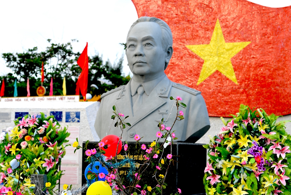 Công viên Đại tướng Võ Nguyên Giáp là khu vui chơi, sinh hoạt của cán bộ, chiến sĩ và các lực lượng làm nhiệm vụ trên đảo.