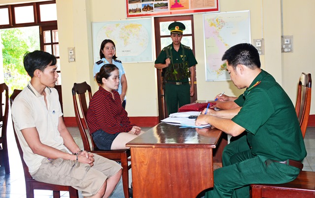 Bắt giữ 2 đối tượng tàng trữ trái phép ma túy