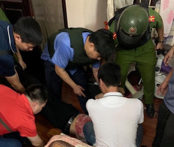 Hà Nội: Tạm giữ hình sự đối tượng khống chế con tin cướp tài sản