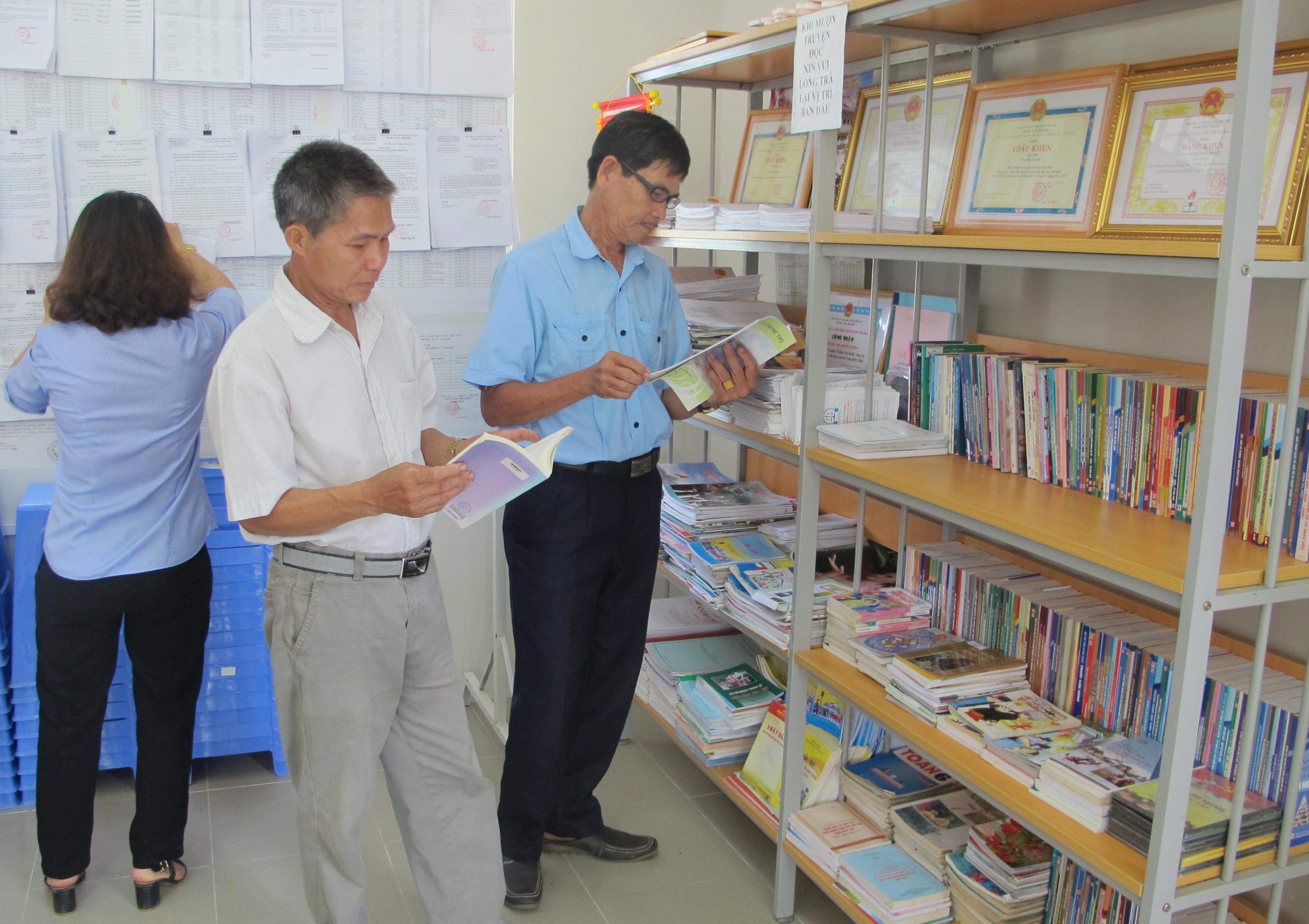 Bài 1: Bịt chặt lỗ hổng về văn hóa để phòng ngừa đạo đức xã hội xuống cấp