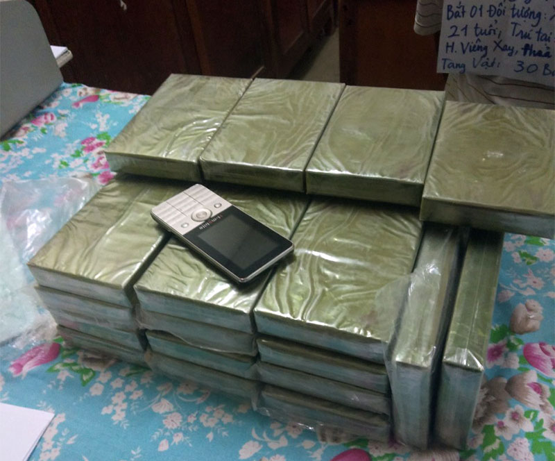 BĐBP Nghệ An bắt đối tượng vận chuyển 30 bánh heroin

