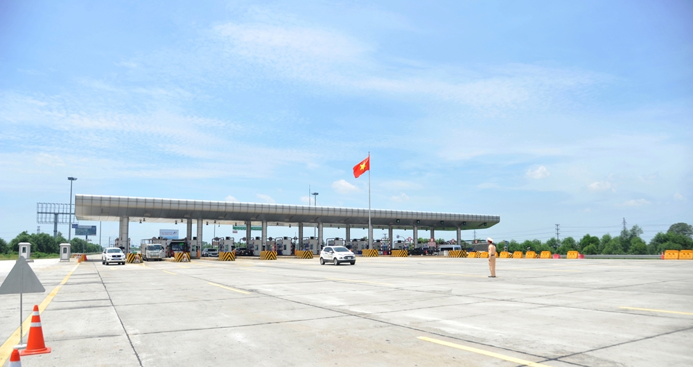 Đội TTKSGTĐB cao tốc số 2, Cục CSGT vẫn bảo đảm tình hình trật tự an toàn giao thông trên tuyến được thông suốt.