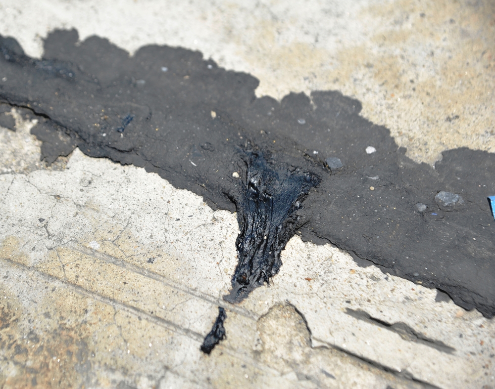 Nhiệt độ quá nóng làm nhựa đường cũng bị tan chảy.