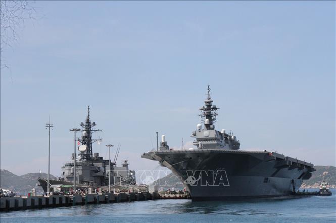 Hai tàu hộ vệ Nhật Bản thăm xã giao Việt Nam
