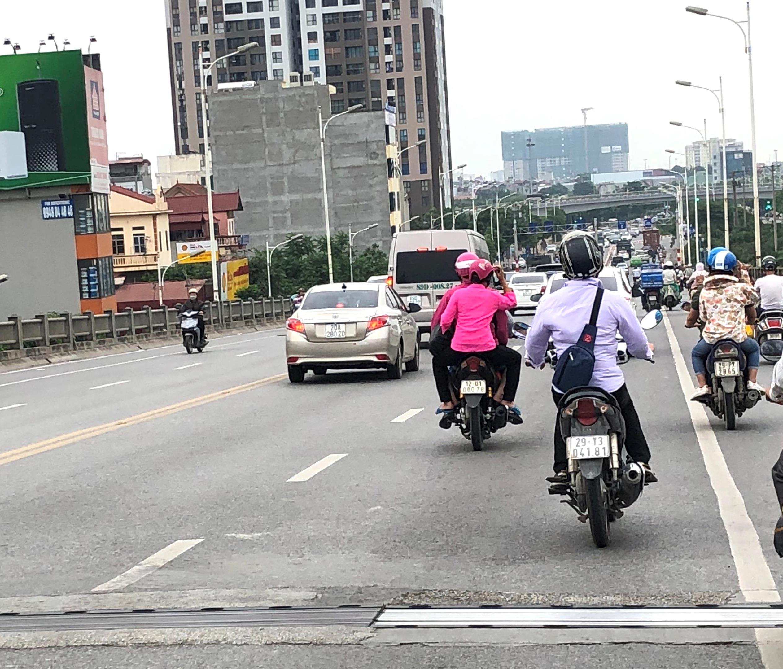 Chấn chỉnh tình trạng lộn xộn giao thông trên cầu 