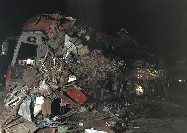 Hòa Bình: Tai nạn giao thông nghiêm trọng giữa xe khách và xe tải làm 40 người thương vong