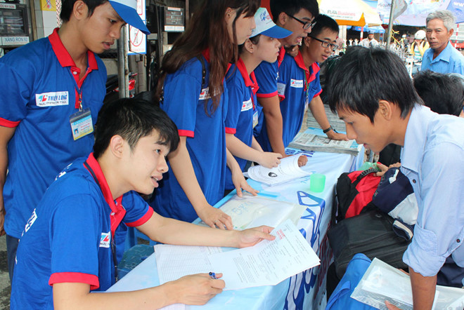  TIẾP SỨC MÙA THI, LAN TỎA NÉT ĐẸP NGHĨA TÌNH