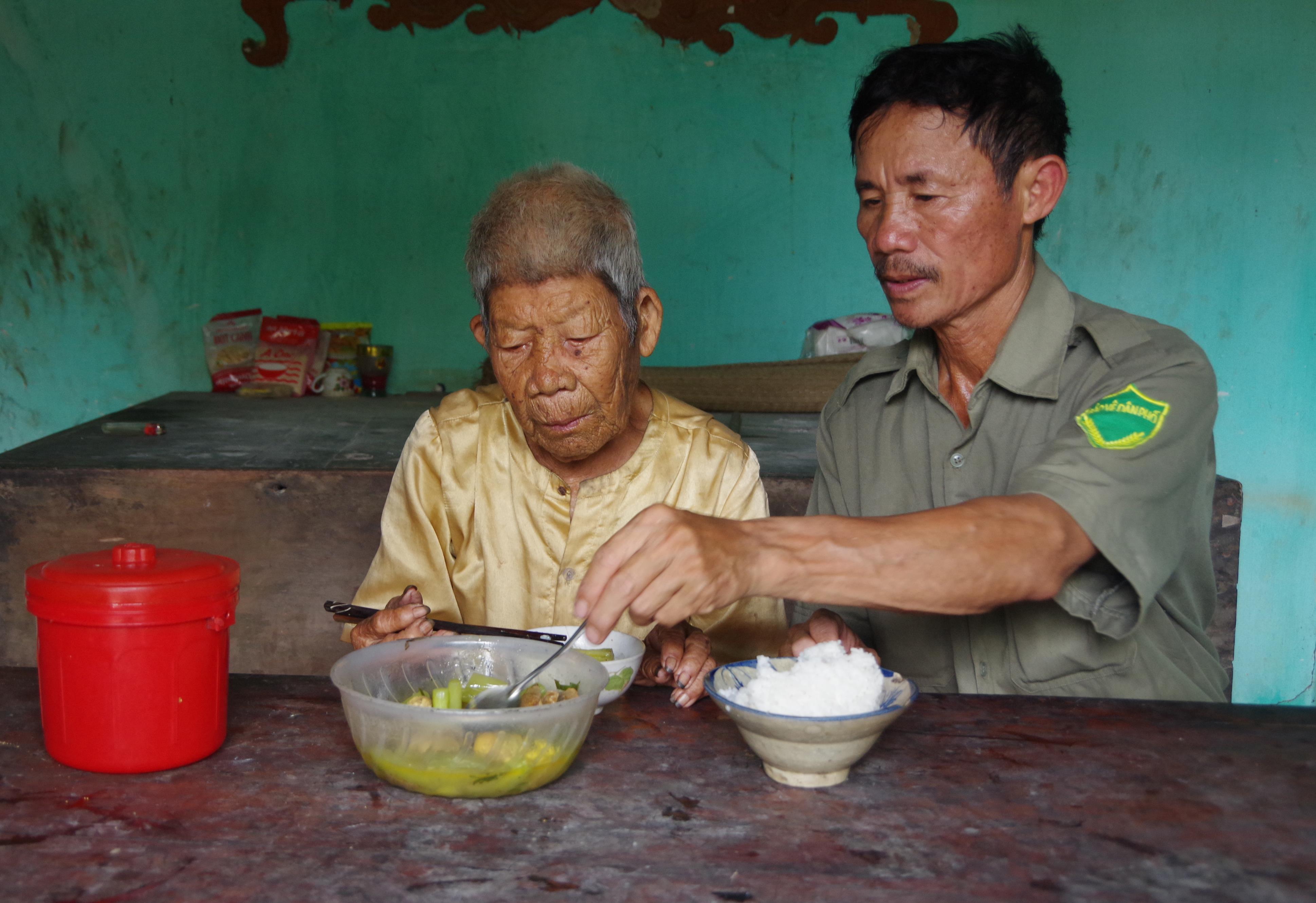 Trưởng thôn giàu lòng nhân ái